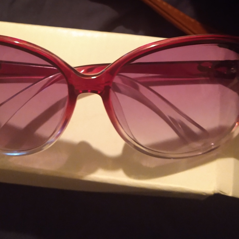 Red Oversized Cat-Eye Sunglasses with Gradient Lenses